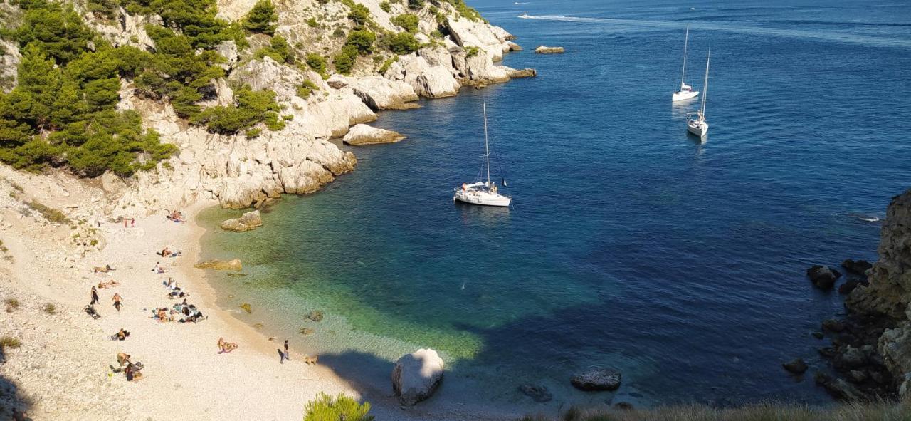 Les Mondes - Appartement Bas De Maison Ensues-la-Redonne Εξωτερικό φωτογραφία