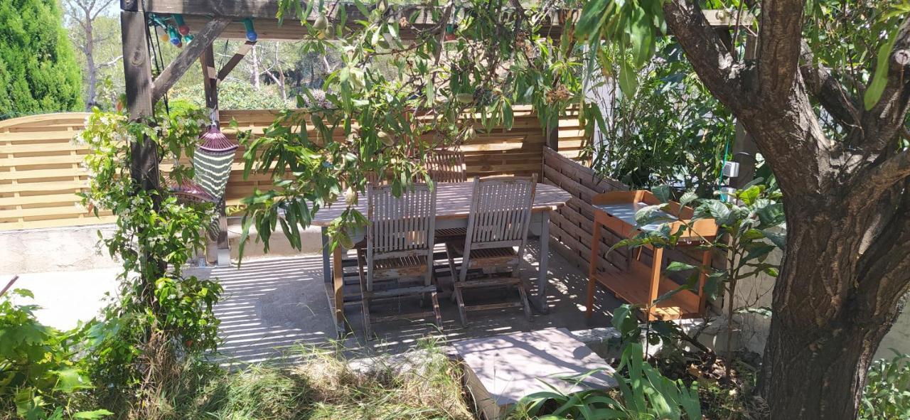 Les Mondes - Appartement Bas De Maison Ensues-la-Redonne Εξωτερικό φωτογραφία
